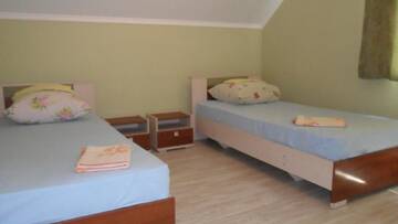 Фото номера Трехместный номер Гостевой дом Cottage at Utrennyaya Street г. Брест 9