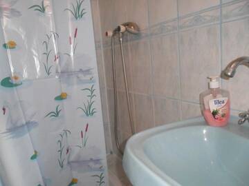 Фото номера Трехместный номер с основными удобствами Гостевой дом Guest House Raisa г. Брест 8